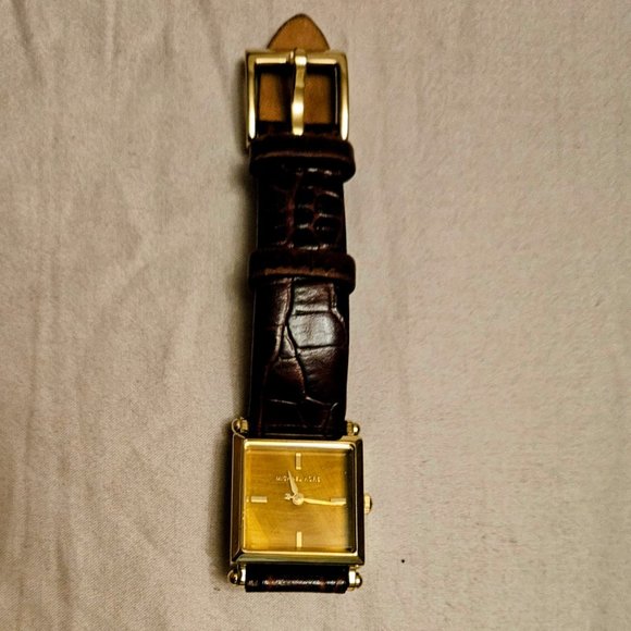 Gold Michael Kors leather watch/ water resistant to 50 meters - Picture 2 of 3